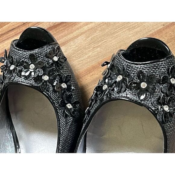 Karen Scott Women's Black Floral Peep Toe Wedges Size 8.5 - Picture 5 of 6